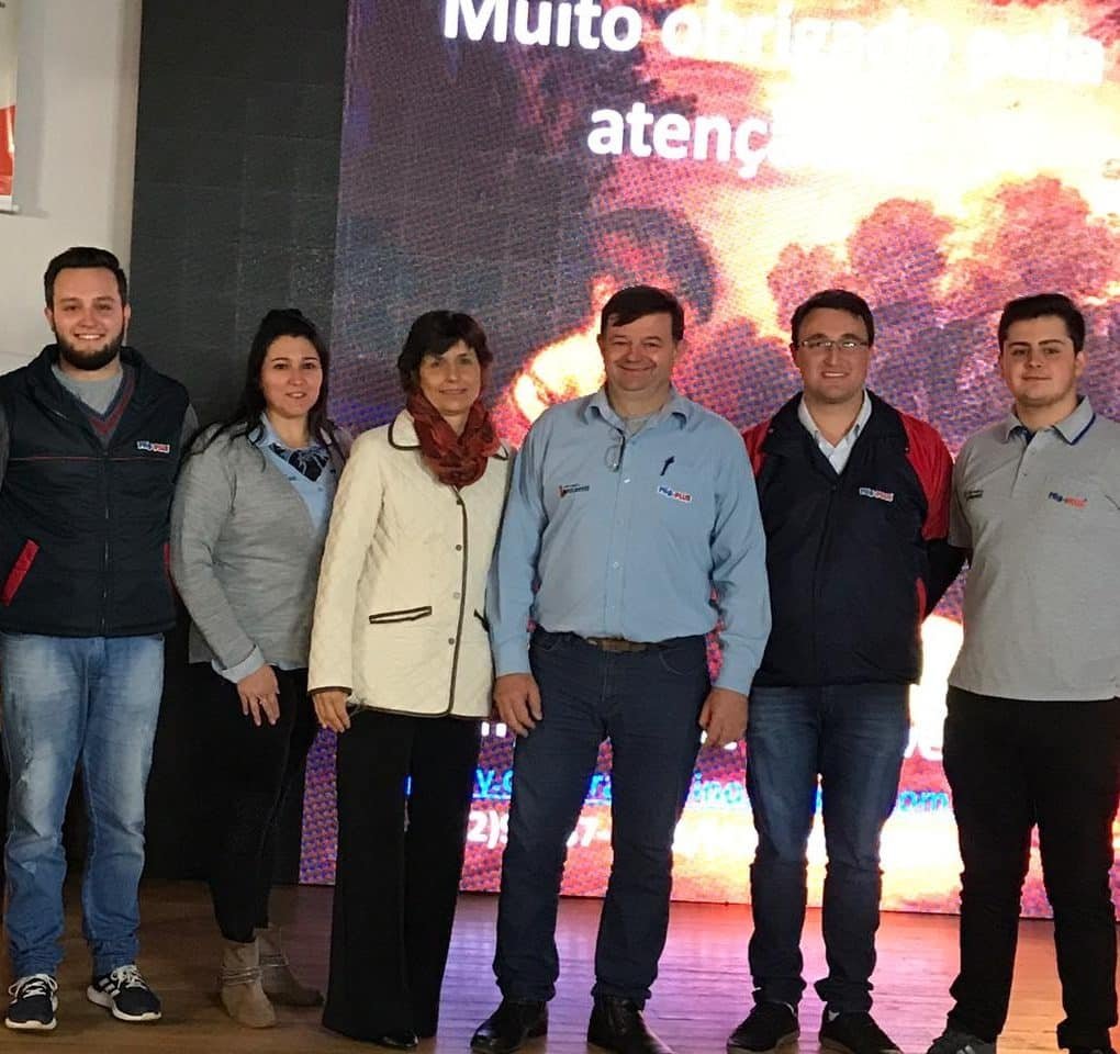 Topgen realiza palestra sobre manejo de leitoas